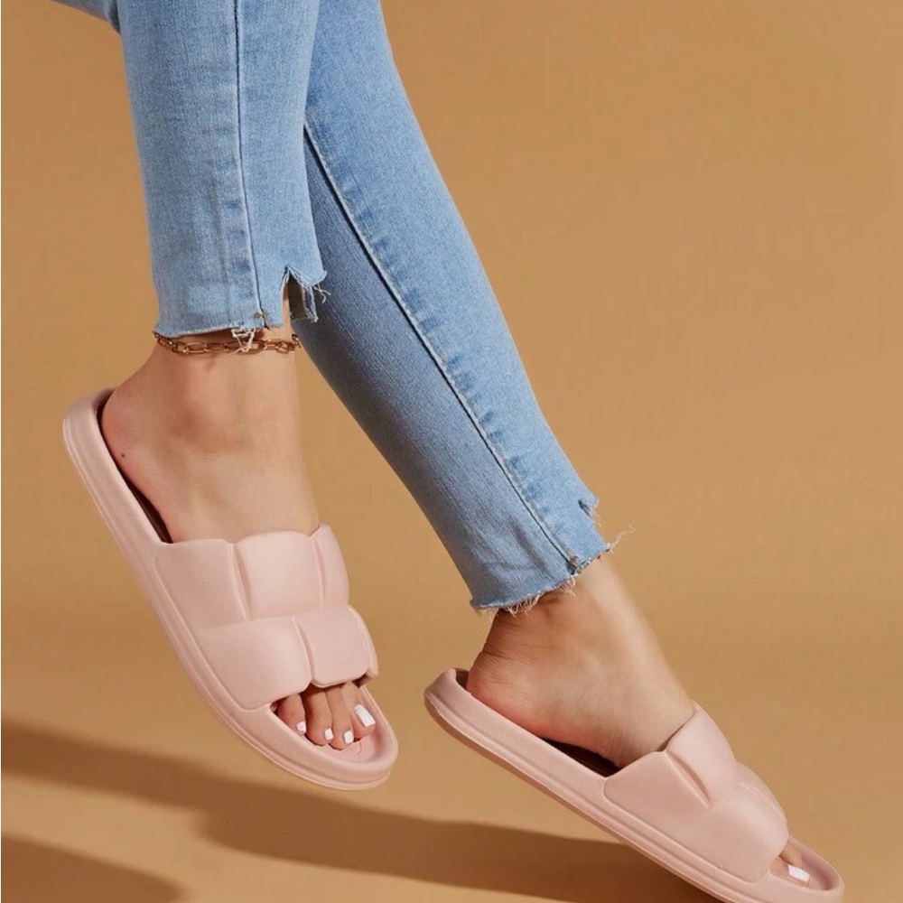 Plus Size Light Pink Slides - Picture 3 of 4